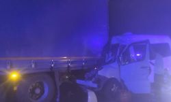 Güreşçileri taşıyan minibüs TIR'a çarptı: 9 yaralı 