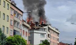 İnegöl'de, apartmanın çatısında çıkan yangın söndürüldü