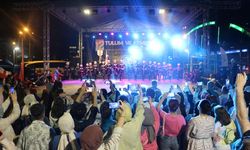 Tulum ve kemençe festivalinde 'savaş karşıtı' dans