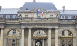 Fransa'da muhalefet, okullardaki abaya yasağını Danıştay'a götürecek