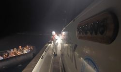 İzmir açıklarında sürüklenen bottaki 18 kaçak göçmen kurtarıldı