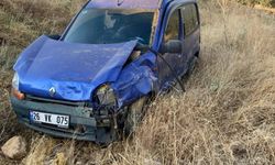 Uşak'taki 2 trafik kazasında 5 kişi yaralandı