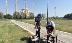 Adana'da hissedilen sıcaklık 50 dereceyi aştı: Güneşte tost pişti