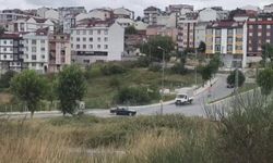 Arnavutköy'de yolu kapatıp drift attı