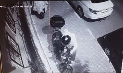 Çekmeköy'de saniyeler içerisinde motosiklet hırsızlığı kamerada
