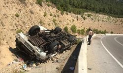 Çorum'da virajda devrilen kamyonun şoförü öldü