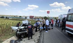Edirne'de otomobilin traktöre çarptığı kaza kamerada; 1 polis öldü, 2'si polis 5 yaralı