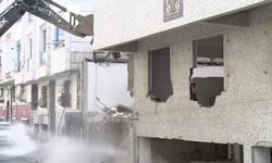 İstanbul'da çökeceği tespit edilen binaların yıkımı sürüyor