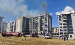 Silivri'de 9 katlı binanın çatısı alev alev yandı