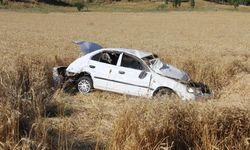 Sivas'ta otomobil buğday tarlasına uçtu: 2 yaralı