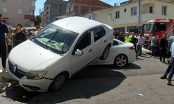 Sultanbeyli'de kaza: Çarptığı otomobilin altında kaldı