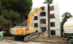 Tuzla’da kentsel dönüşüm kapsamında Marmados Sitesi yıkıldı