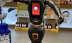 Yapay zeka robotu 'Marbot Ada', Yalova'da eczanede işbaşı yaptı