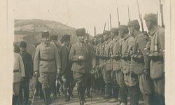MSB'den tarihi görüntülerle Türk ordusunun 'Büyük Taarruz'u