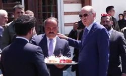 Erdoğan gazetecilere dondurma dağıttı