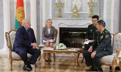 Belarus Devlet Başkanı Lukaşenko Çin Savunma Bakanı Li Shangfu'yu kabul etti