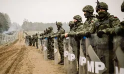 Polonya, Belarus sınırındaki asker sayısını artırıyor