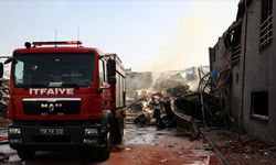 İzmir Buca'da hurdalıkta çıkan yangın söndürüldü