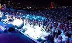 Yıldız Tilbe'nin Göz Kamaştıran Performansıyla İstanbul Gecelerini Aydınlattı!