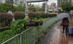 Hong Kong’u yağış vurdu! 1 ölü
