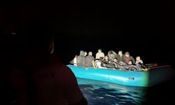 İzmir açıklarında 17 kaçak göçmen yakalandı
