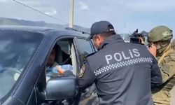 Azerbaycan polisi, Karabağ’daki Ermeni sivillerin ihtiyaçlarını karşılıyor