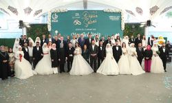 Bağcılar'da 30 kişi toplu düğün şöleniyle evlendi