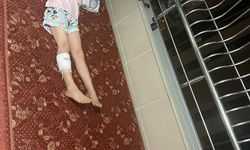 Balkonda uyuyan çocuk, yorgun mermiyle yaralandı