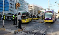 Beyoğlu'nda otobüs, tramvaya çarptı 