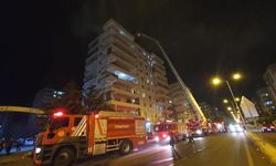 Diyarbakır’da çatı yangını: 4 itfaiyeci dumandan etikendi