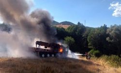 Hafif ticari araçla çarpışan vinçli kamyon yandı: 8 yaralı