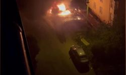 İki otomobil alev alev yandı