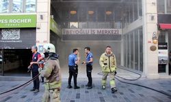 İstiklal Caddesi'nde 8 katlı iş merkezinde yangın
