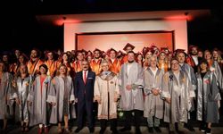 İzmir Ekonomi Üniversitesi'nde 185 öğrencinin diploma sevinci