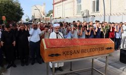 Koruda ölü bulunan şehit babası, toprağa verildi