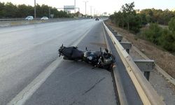Sancaktepe'de bariyerlere çarpan motosikletli ağır yaralandı