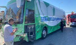 Serik Belediyespor takım otobüsü, otomobille çarpıştı: 1 yaralı