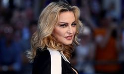 Ölümden Dönen Madonna, Dünya Turnesine Başlıyor