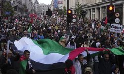 Londra'da Olaylı Yürüyüş! Filistin Dayanışma Yürüyüşü Sırasında 7 Kişi Gözaltına Alındı