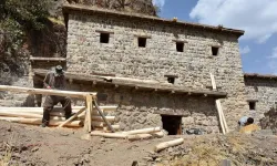 Çukurca'da Tarihi Kale Evleri Turizme Açılıyor