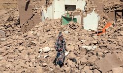 Afgan depremzedeler yokluk içinde yas tutuyor