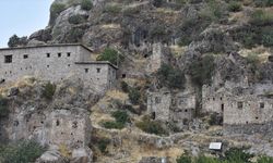 Çukurca'daki tarihi kale evleri turizme kazandırılacak