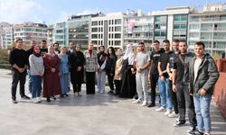 DEÜ Rektörü Prof. Dr. Hotar, Filistinli öğrencilerle bir araya geldi