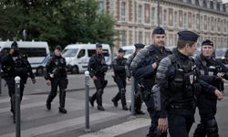 Fransa'da Danıştay polislerin yaka kartlarındaki numaranın görünür olmasını istedi