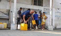 Gazze'de su krizi yaşayan Filistinliler temizlik için deniz suyu kullanmak zorunda kalıyor