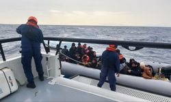 İzmir açıklarında 62 kaçak göçmen yakalandı