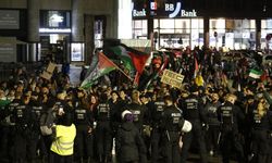 Köln'de Filistin halkı ile dayanışma gösterisi düzenlendi