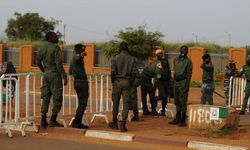 Nijer'de konuşlu Fransız askerleri ülkeden ayrılmaya başladı