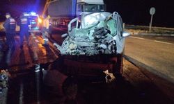 Aksaray'da hafif ticari araç TIR'a çarptı: 2'si çocuk, 6 yaralı