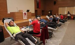 Antalya Polisi'den Kızılay'a kan bağışı